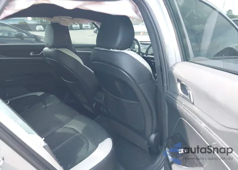 2025 Kia K5 Gt-Line z USA, uszkodzony, nr VIN KNAG64J77S5373247